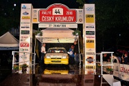 Rallye Český Krumlov: Vyhlášení výsledků na cílové rampě